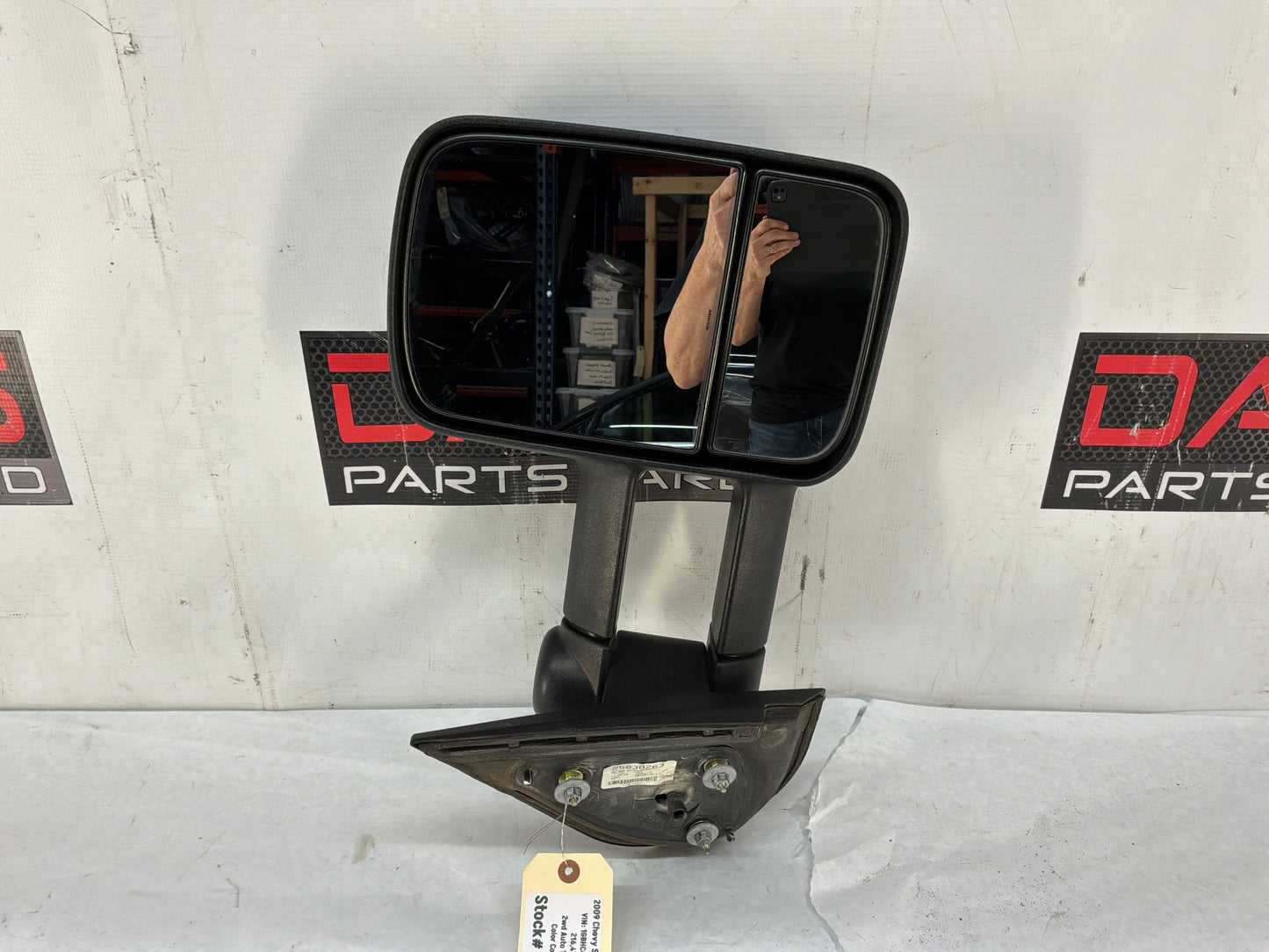 Rh mirror - Day's Parts Yard
