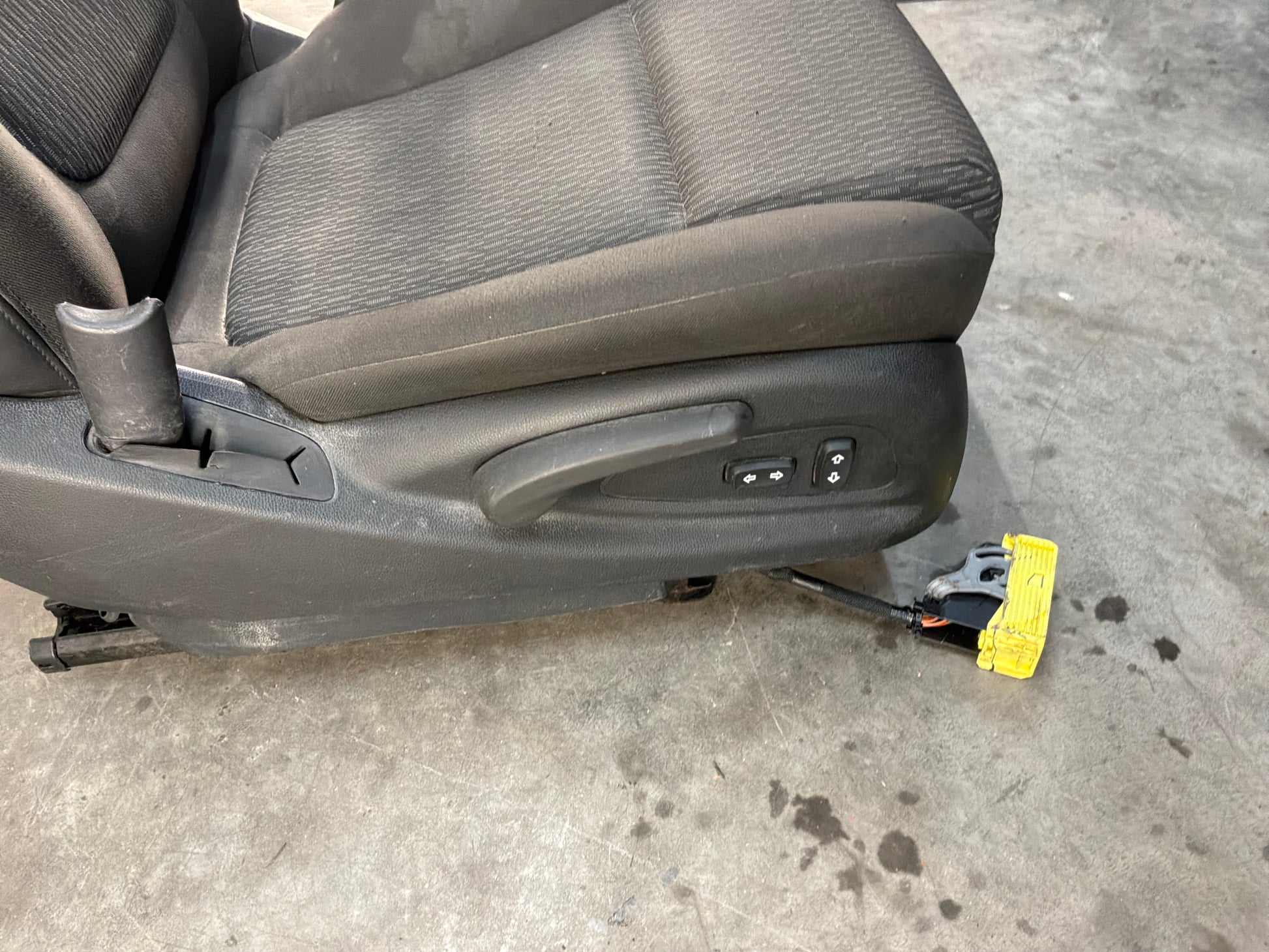 Front seats - Day's Parts Yard