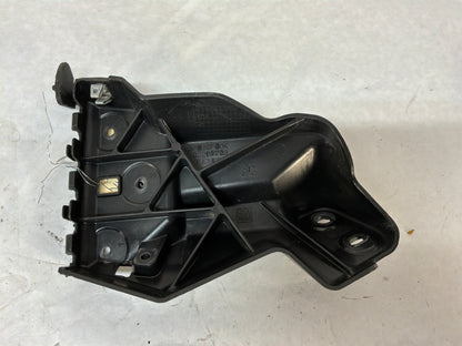 Lh fender bracket - Day's Parts Yard