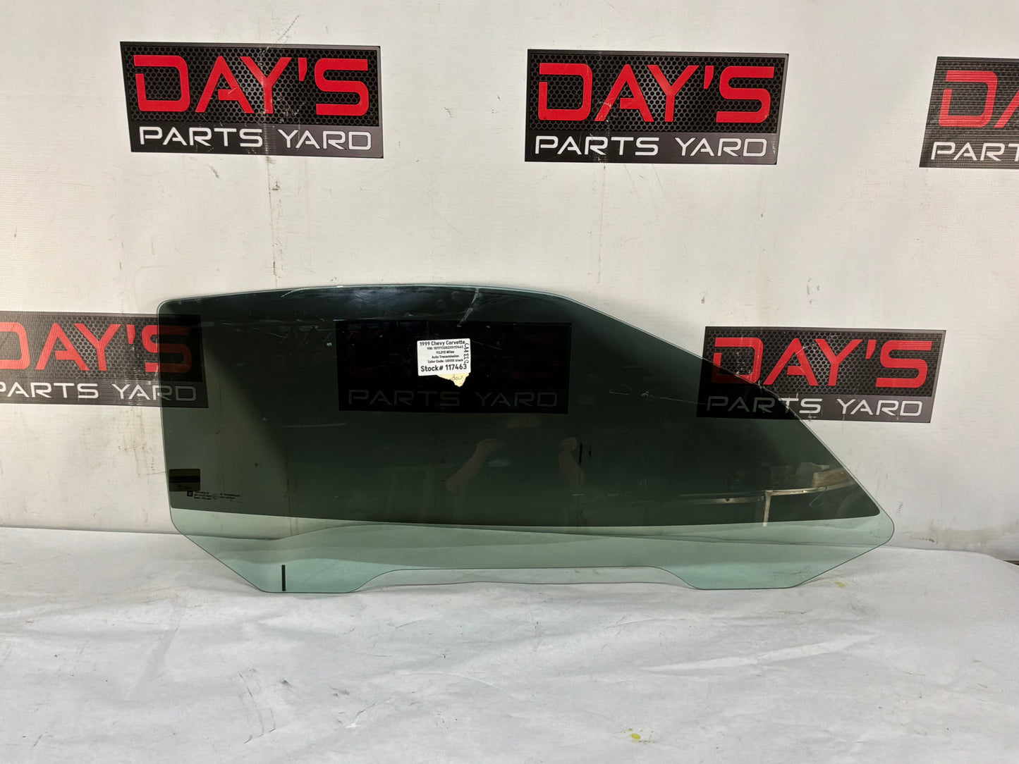 Rh door window glass - Day's Parts Yard