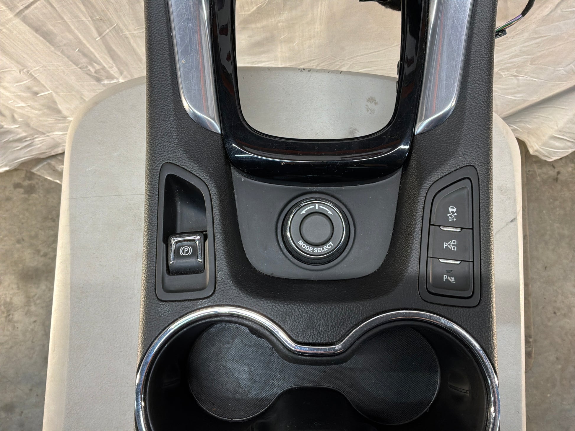 Dash and center console - Day's Parts Yard