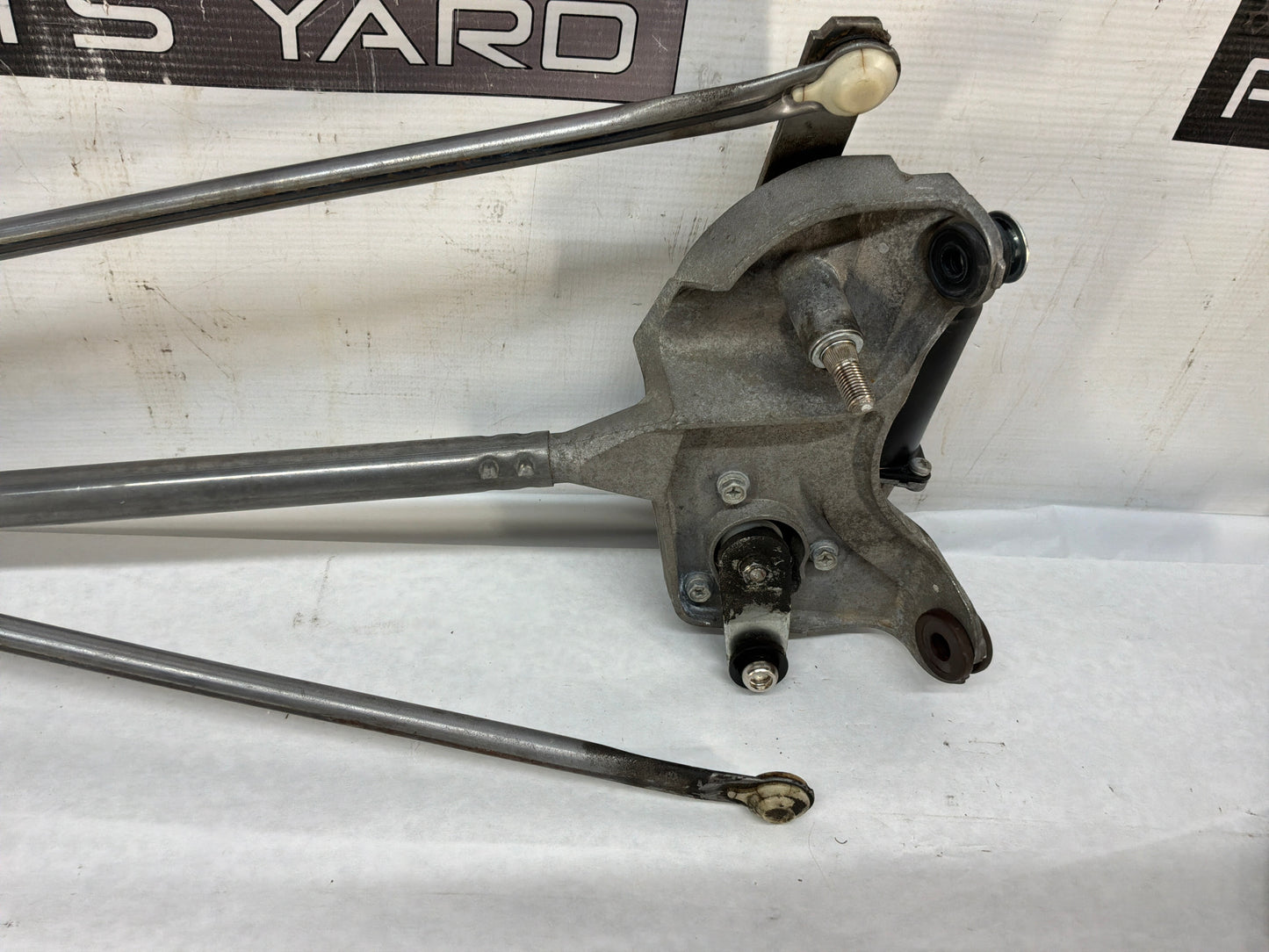 Windshield wiper motor - Day's Parts Yard