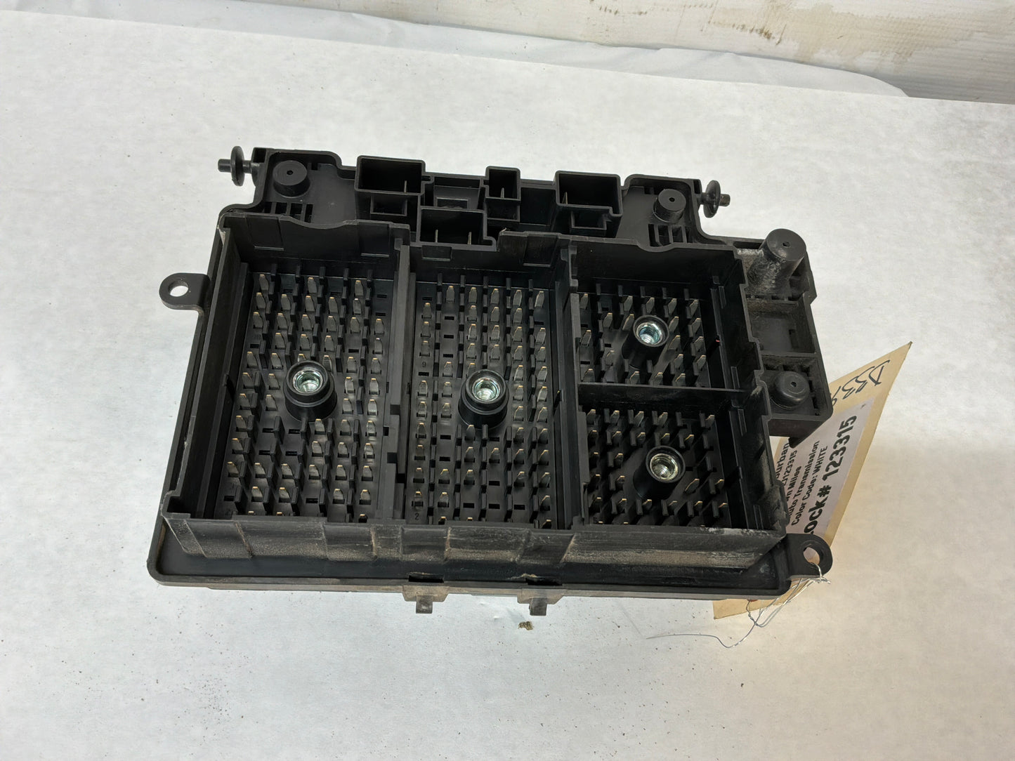 Fuse box - Day's Parts Yard