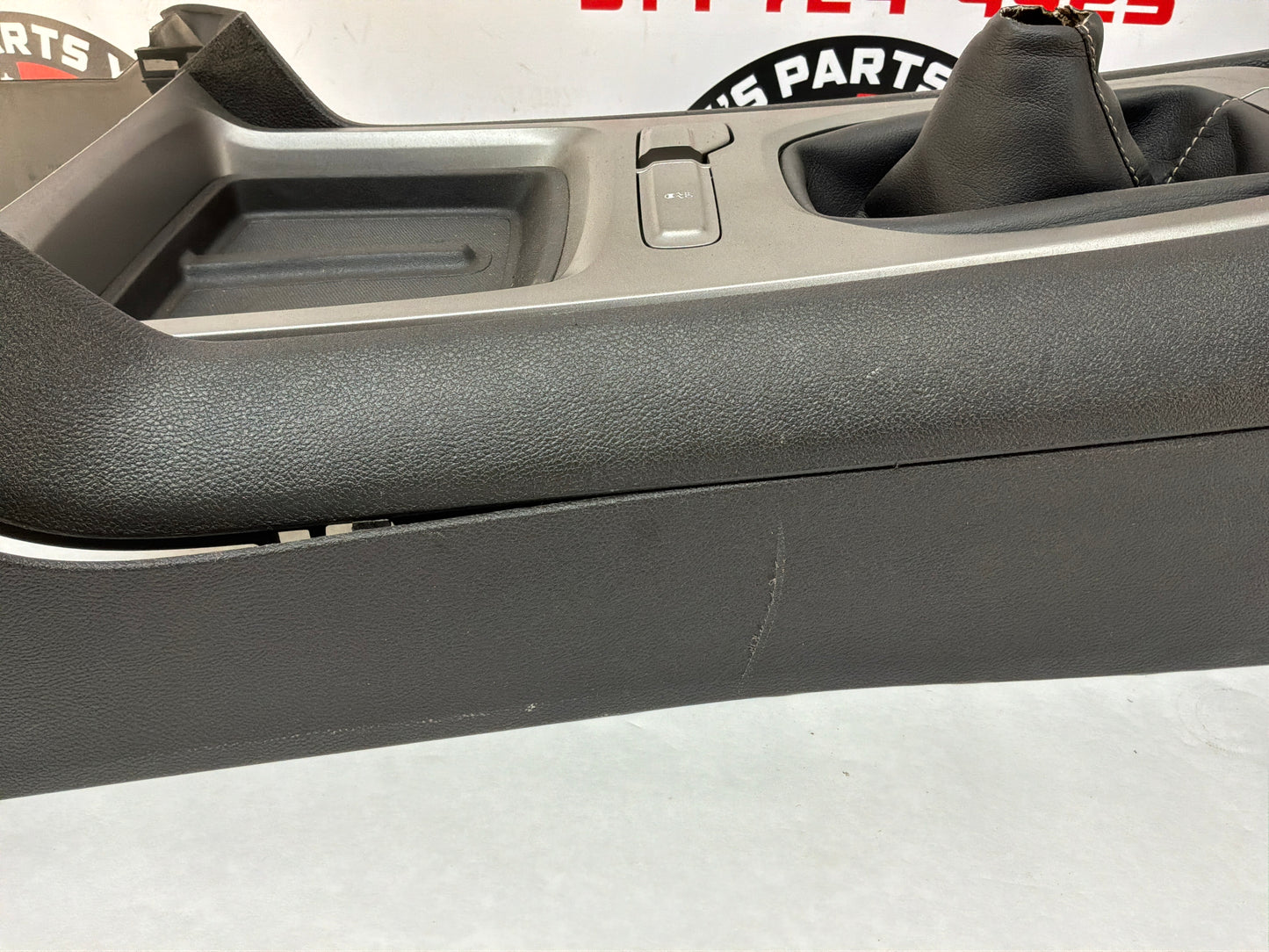 2014 Chevy Camaro SS Manual Transmission Center Console Armrest w/ Boot & Shifter Knob  OEM
