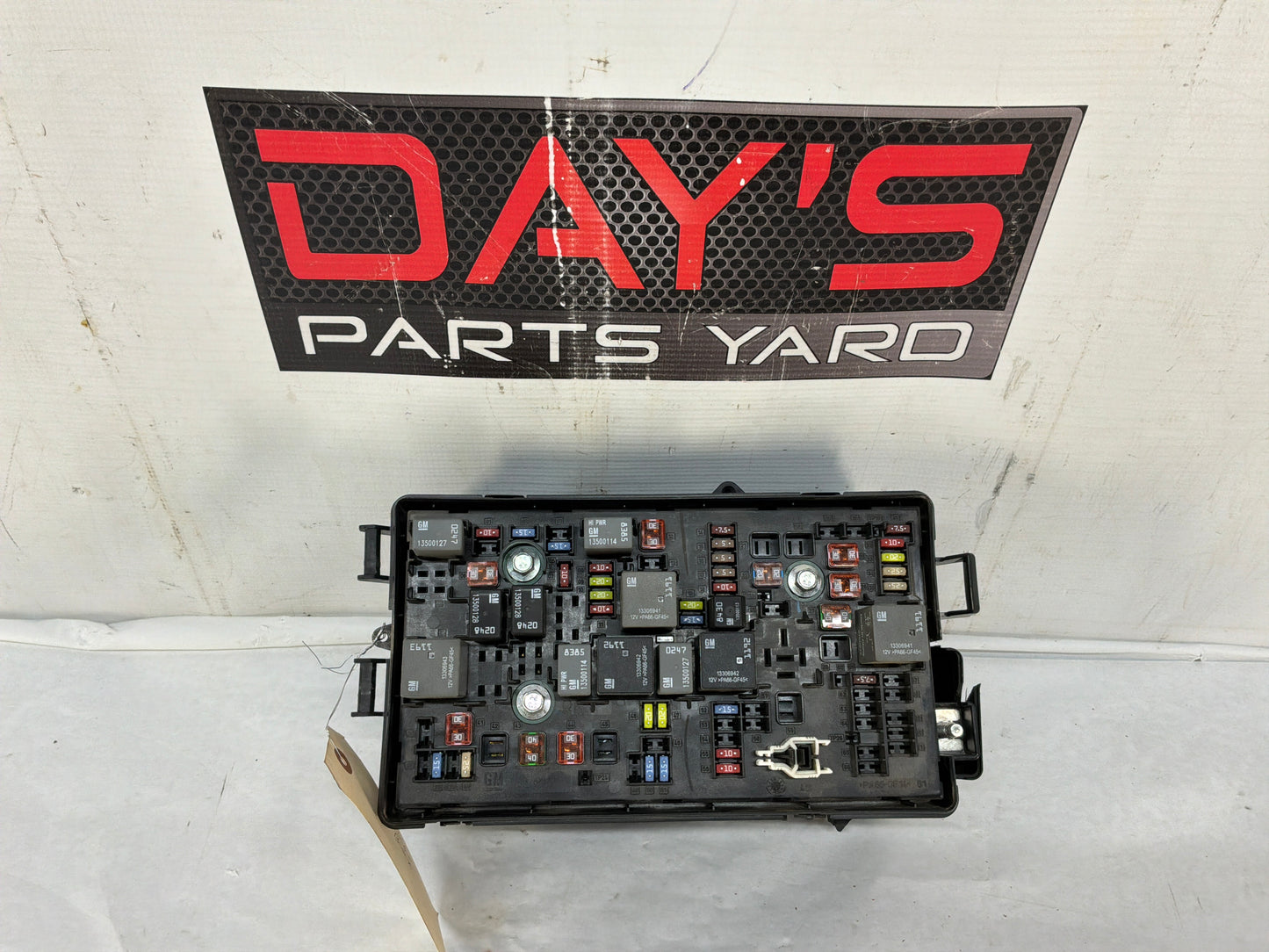 2013 Chevy Camaro Engine Motor Bay Accessory Wiring Junction Fuse Relay Box Block OEM