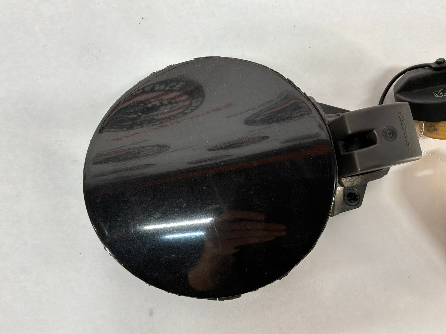 2005 Pontiac GTO Fuel door