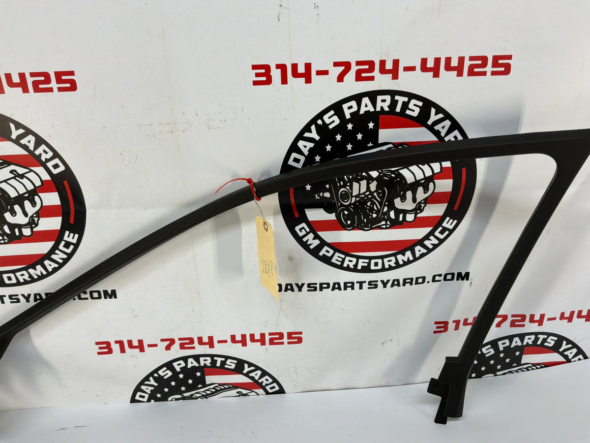 2009 Cadillac CTS-V RH Passenger Front Door Garnish Molding Trim OEM