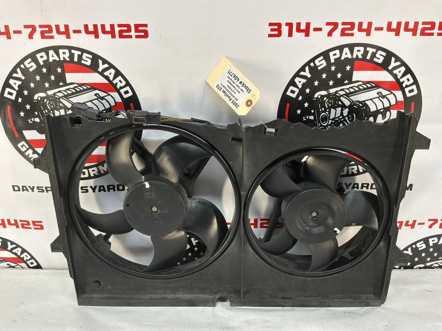 2005 Pontiac GTO Dual Electric Radiator Cooling Fans Shroud Assembly OEM