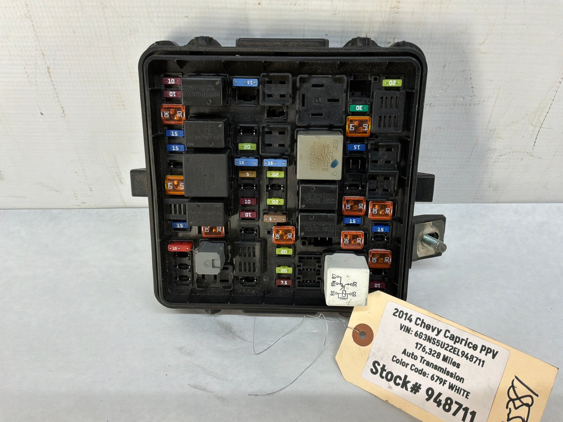 Fuse box - Day's Parts Yard