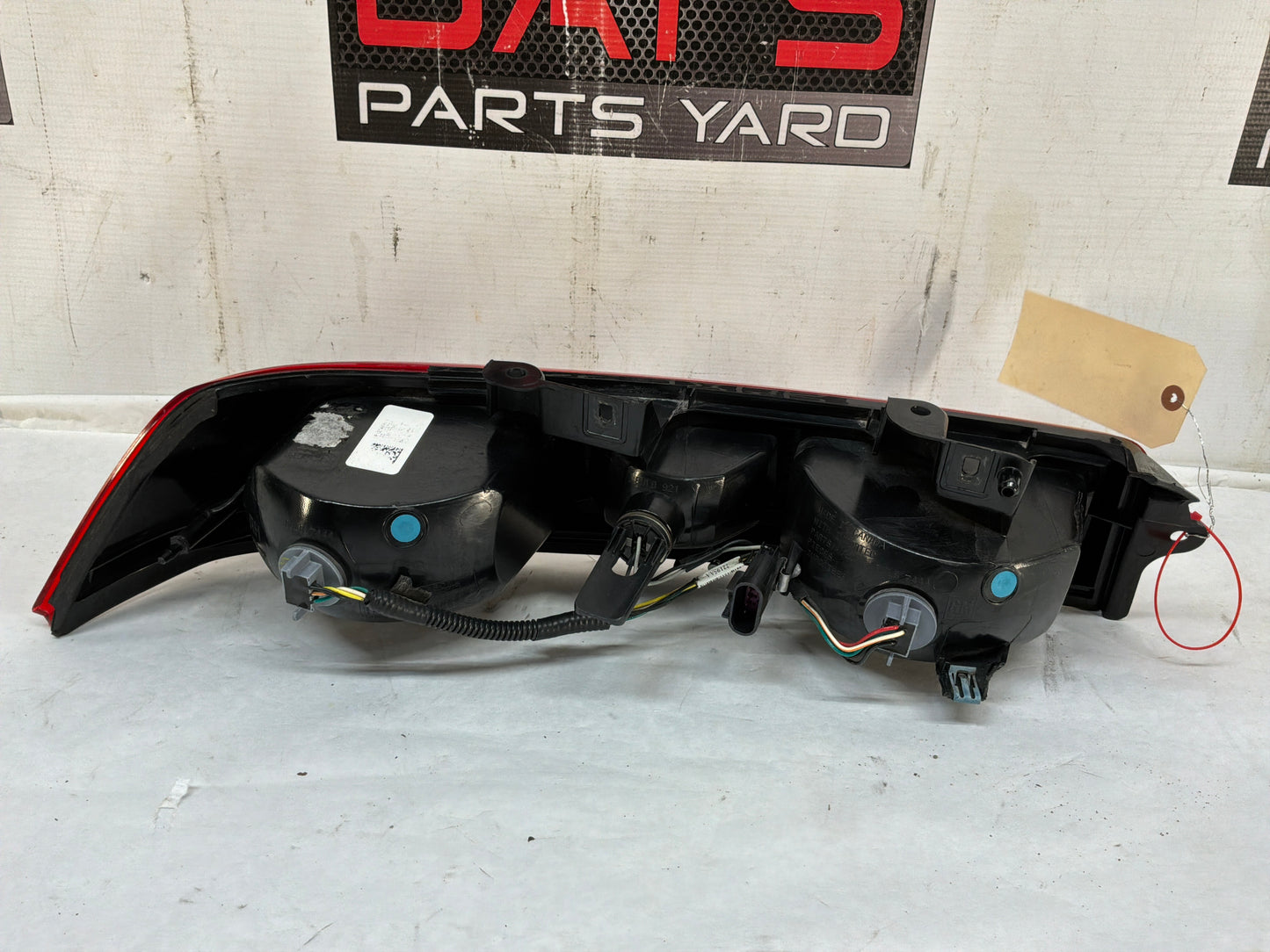 2015 Chevrolet Camaro SS 1LE RH Passenger Taillight Tail Light Lamp OEM