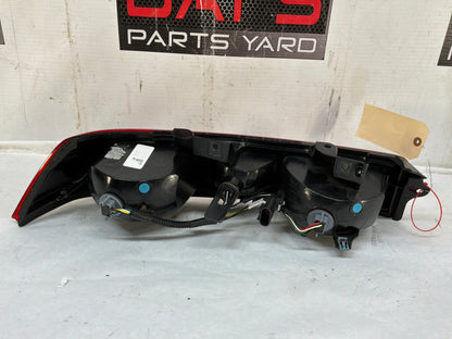 2015 Chevrolet Camaro SS 1LE RH Passenger Taillight Tail Light Lamp OEM