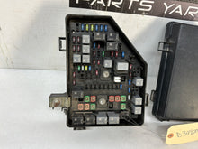 Fuse box w lid - Day's Parts Yard