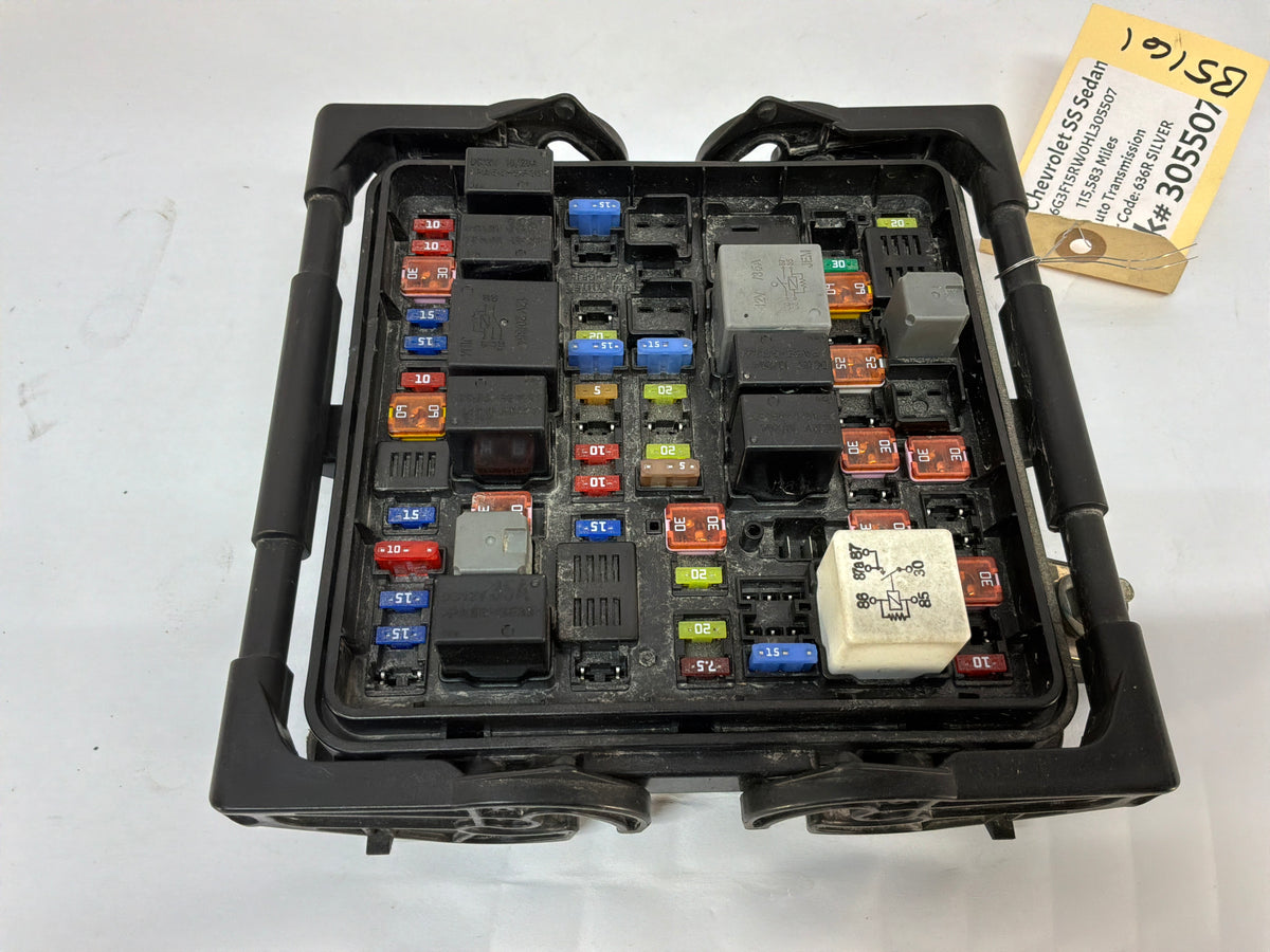 2017 Chevrolet SS Sedan Engine Bay Fuse Relay Wiring Wire Harness Junction Box Block Cover OEM
