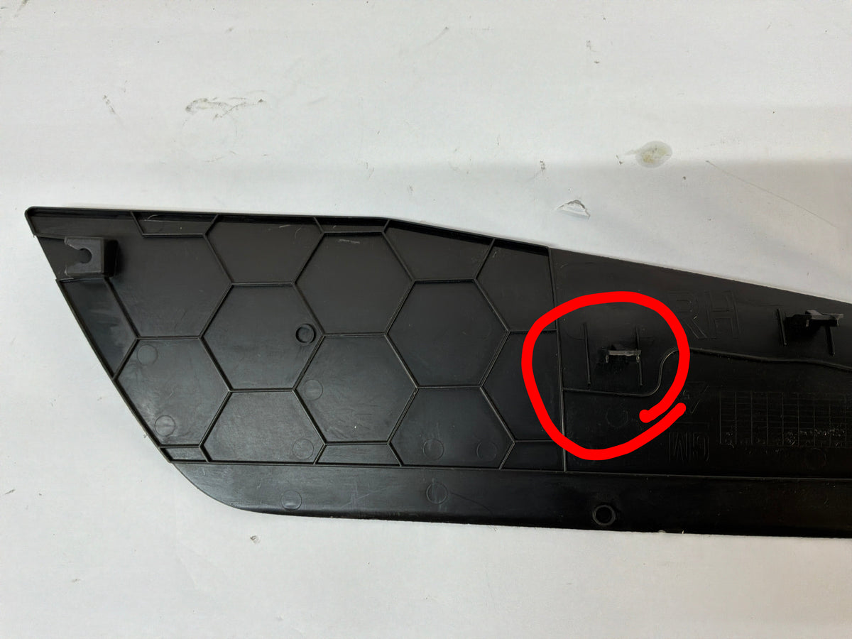 2017 Chevy SS Sedan RH Passenger Center Console Side Trim Extension Panel Molding OEM