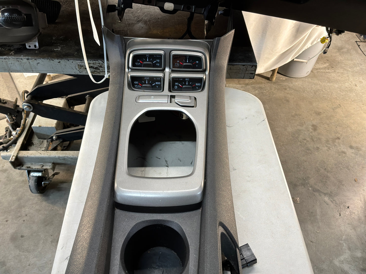 Dash w  enter console and Shifter - Day's Parts Yard