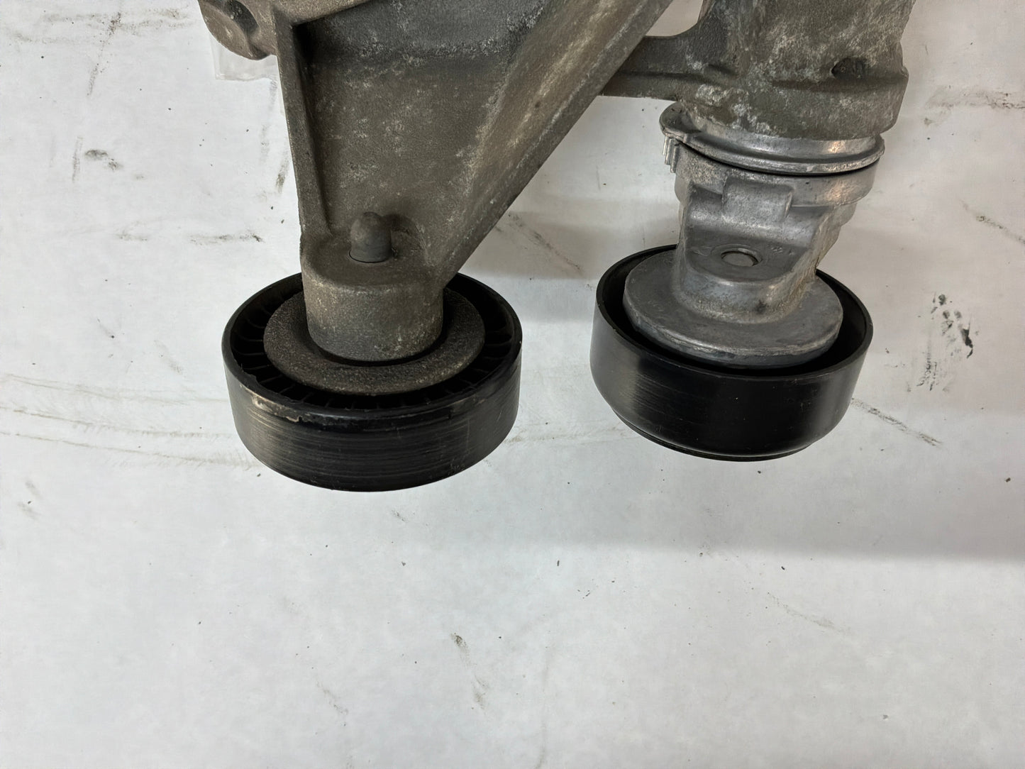 2004 Pontiac GTO AC A/C Air Conditioner Compressor Bracket Mount OEM