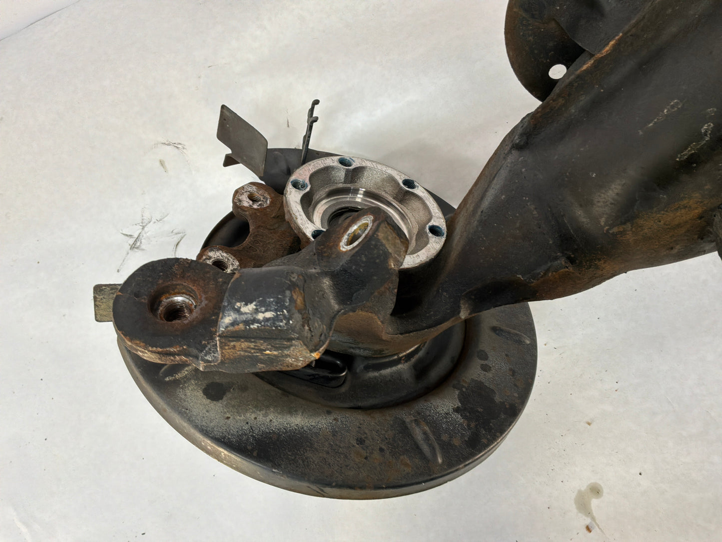 2005 Pontiac GTO LH Driver Rear Suspension Spindle Hub Knuckle Control Arm OEM