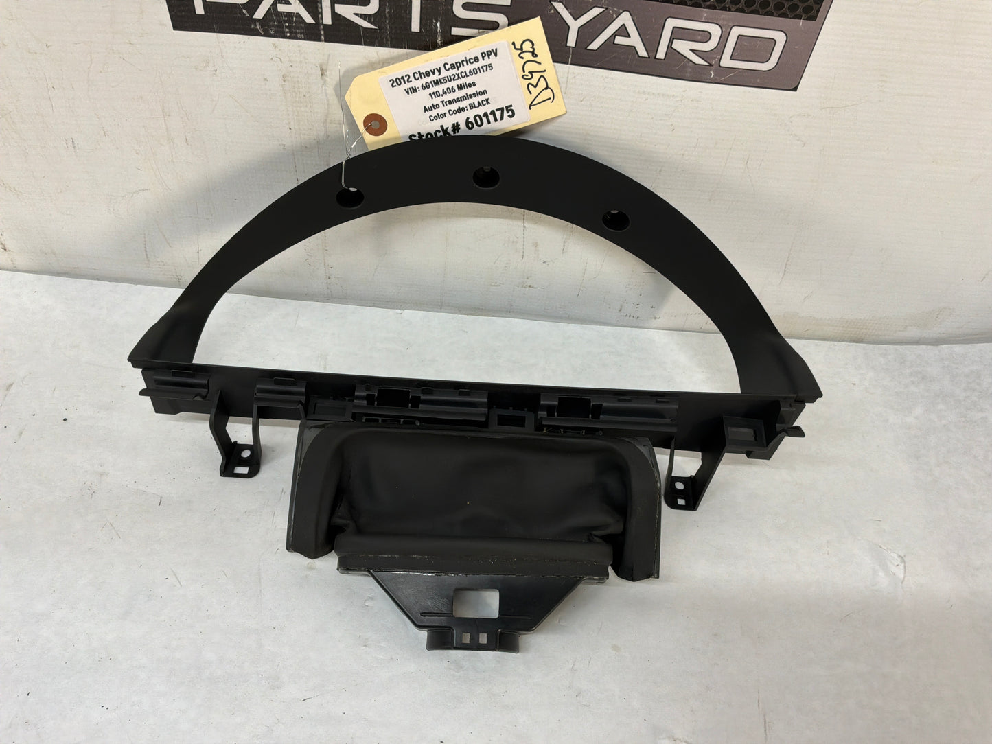 Gauge cluster bezel - Day's Parts Yard
