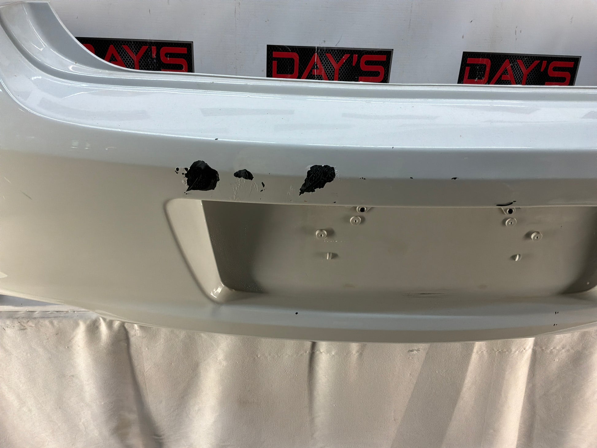 Rear bumper - Day's Parts Yard