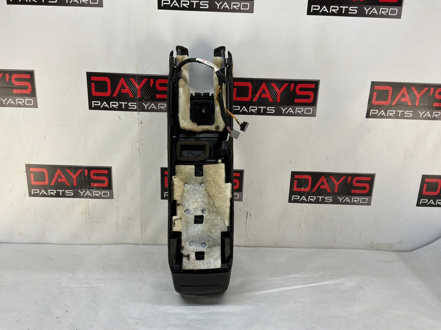 Center console - Day's Parts Yard