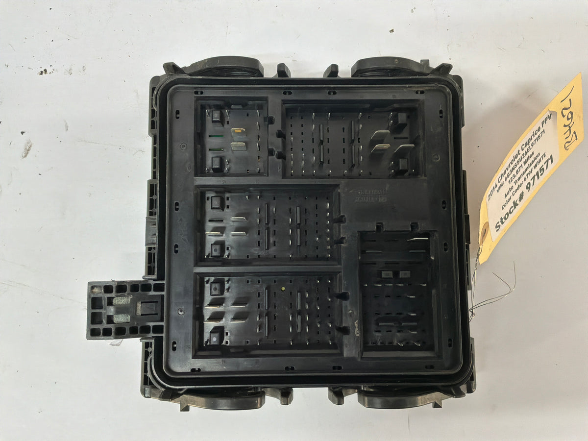 2014 Chevy Caprice PPV Engine Motor Bay Relay Fuse Box Junction Module OEM