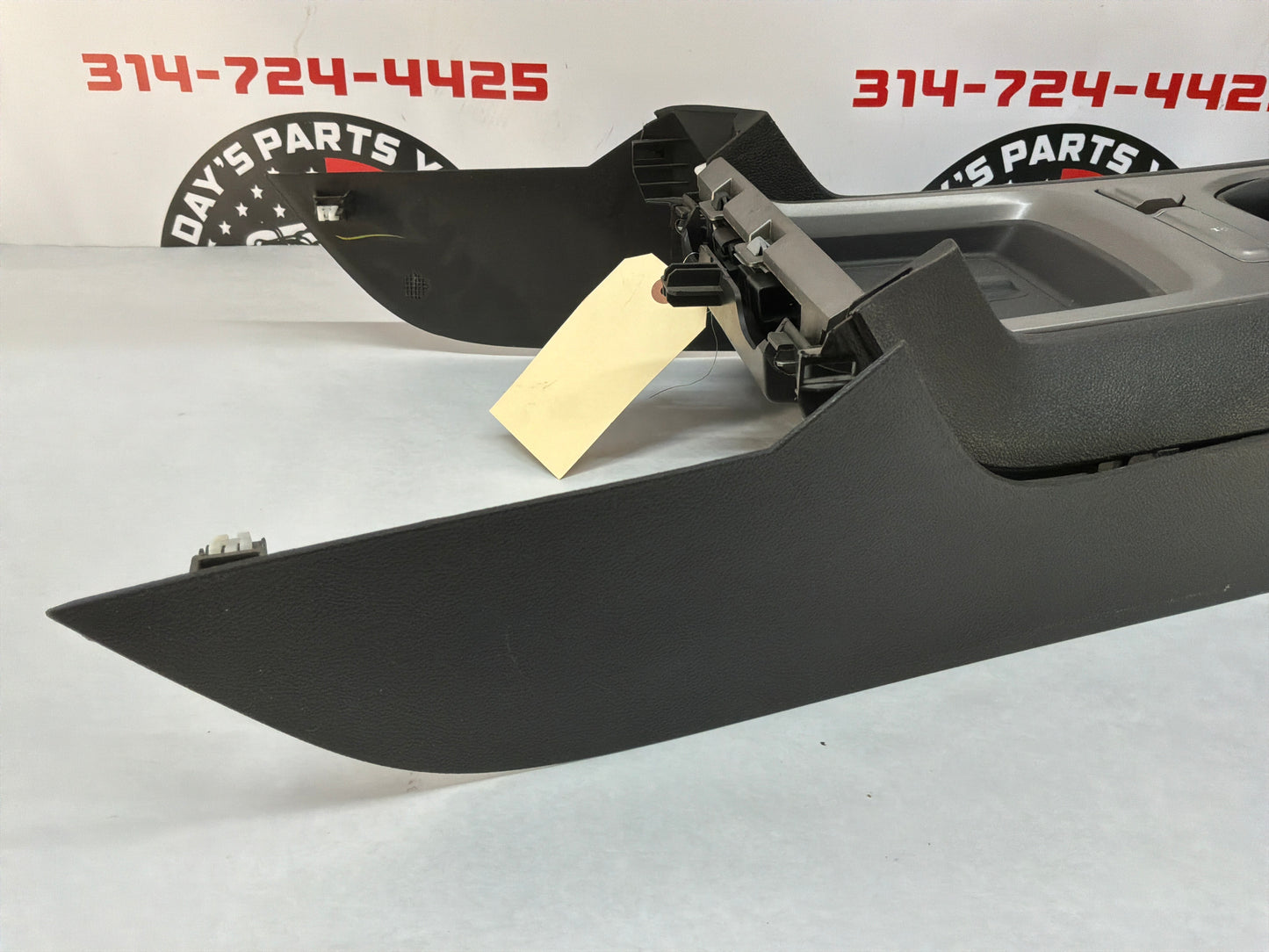 2014 Chevy Camaro SS Manual Transmission Center Console Armrest w/ Boot & Shifter Knob  OEM