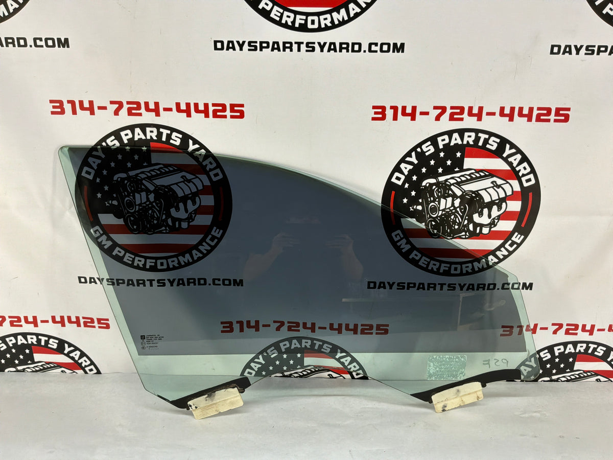 2016 Cadillac CTS-V RH Passenger Front Door Window Glass OEM