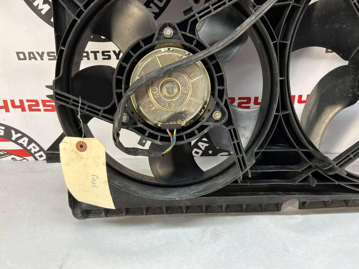 2005 Pontiac GTO Dual Electric Radiator Cooling Fans Shroud Assembly OEM