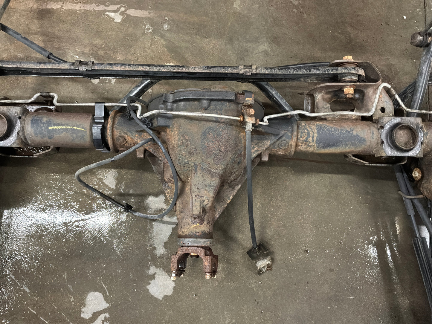2002 Cadillac Escalade EXT Rear End Axle Carrier Rearend Differential OEM