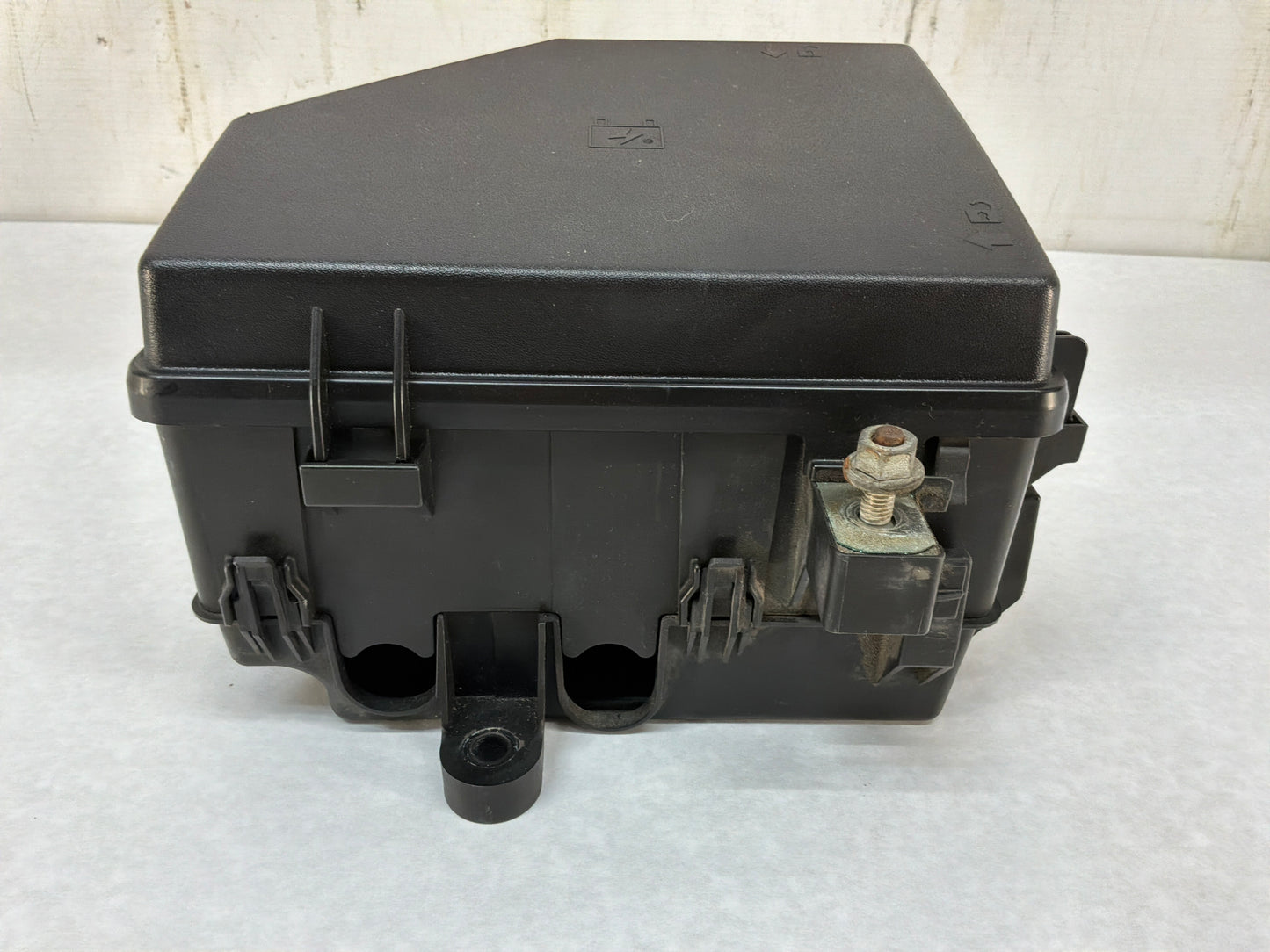 2008 Pontiac G8 GT Engine Motor Bay Fuse Relay Wiring Harness Junction Block Box OEM