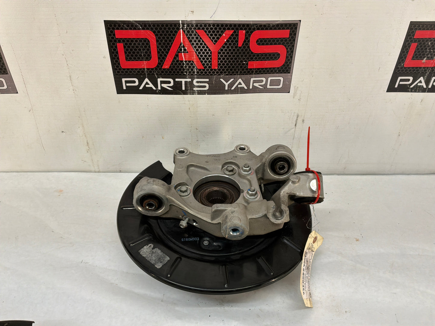 2014 Chevy Camaro RH Passenger Rear Spindle Knuckle Hub Wheel Bearing OEM