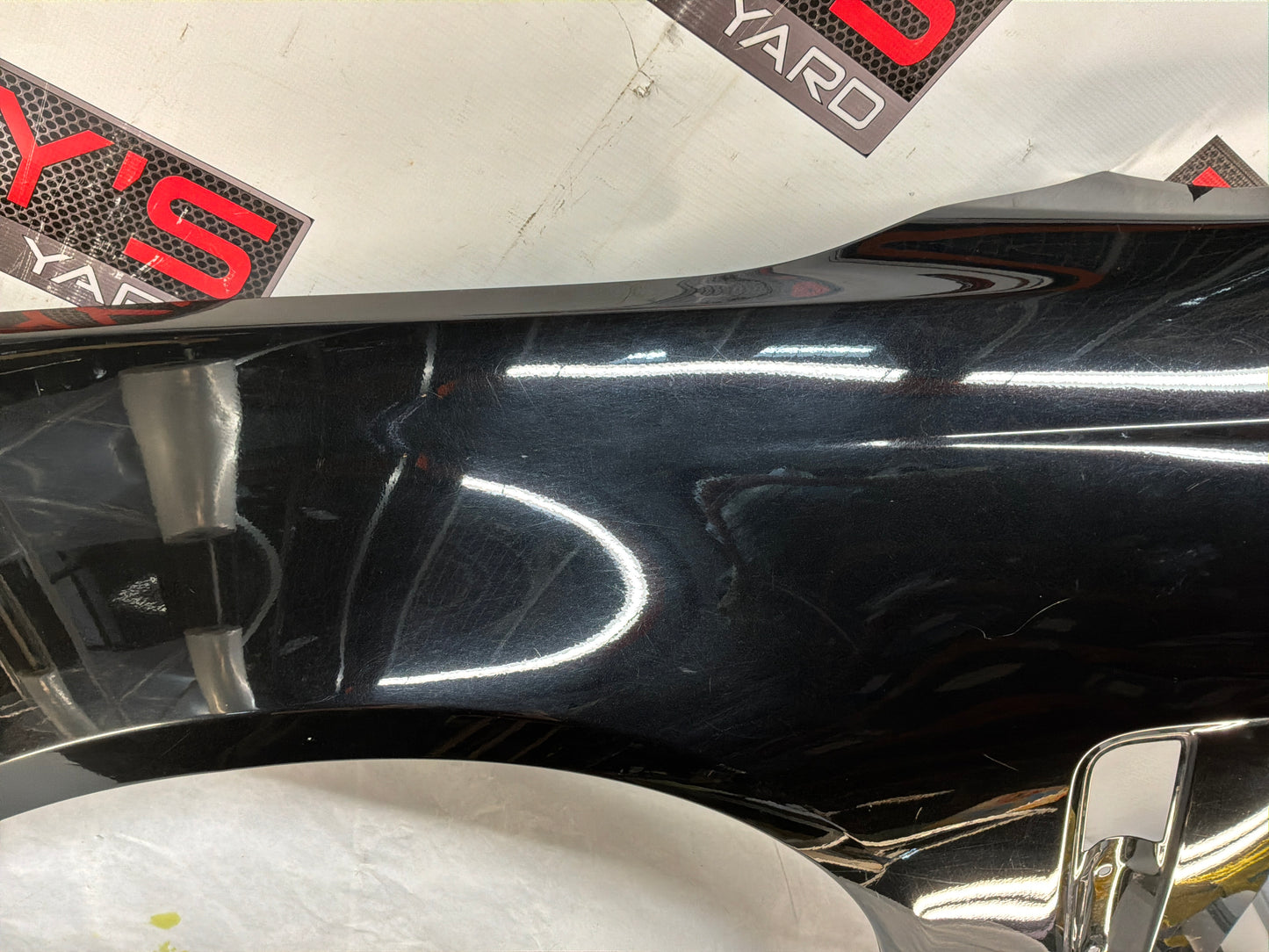 Rh fender - Day's Parts Yard