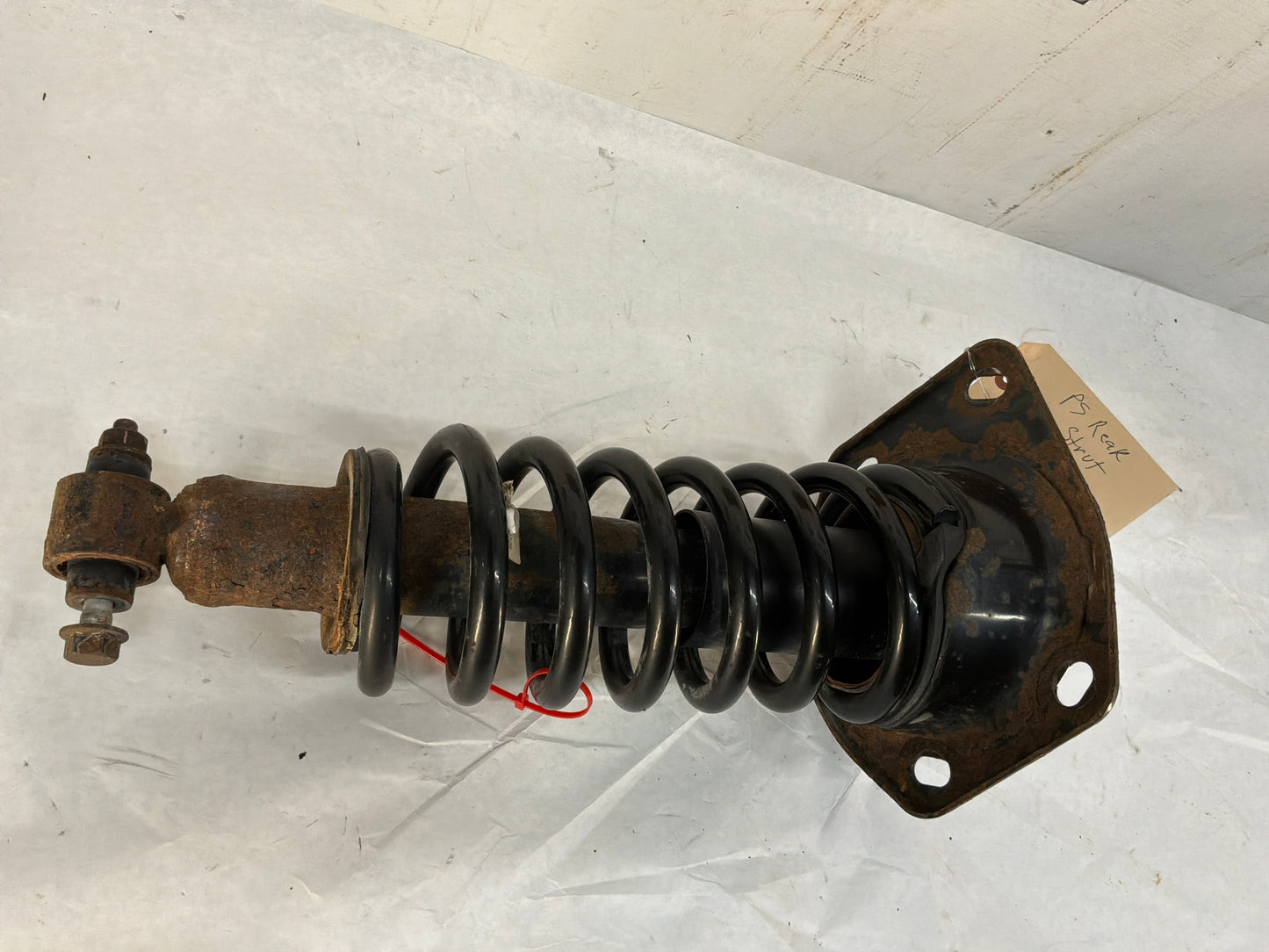 Rh rear shock - Day's Parts Yard