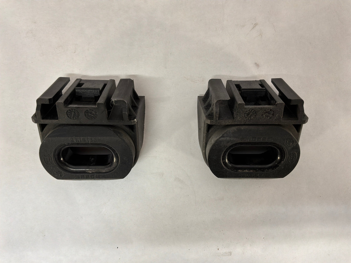 2008 Pontiac G8 Base RH & LH Upper & Lower Radiator Bracket Mounts Bushings OEM