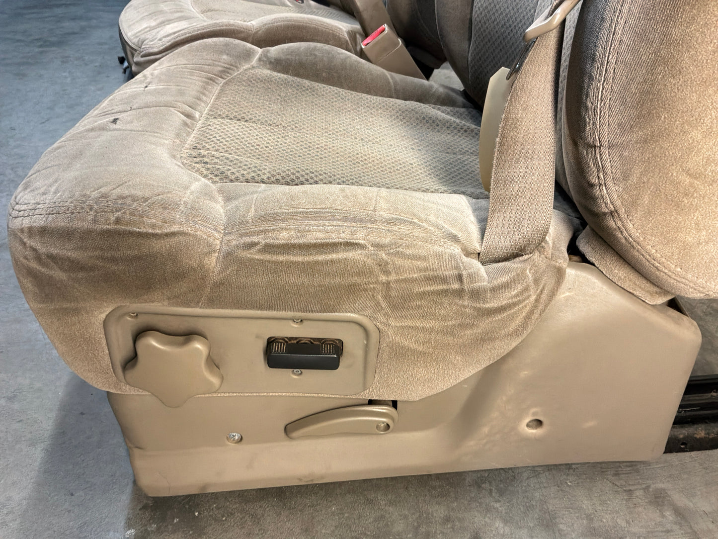 Front seats - Day's Parts Yard