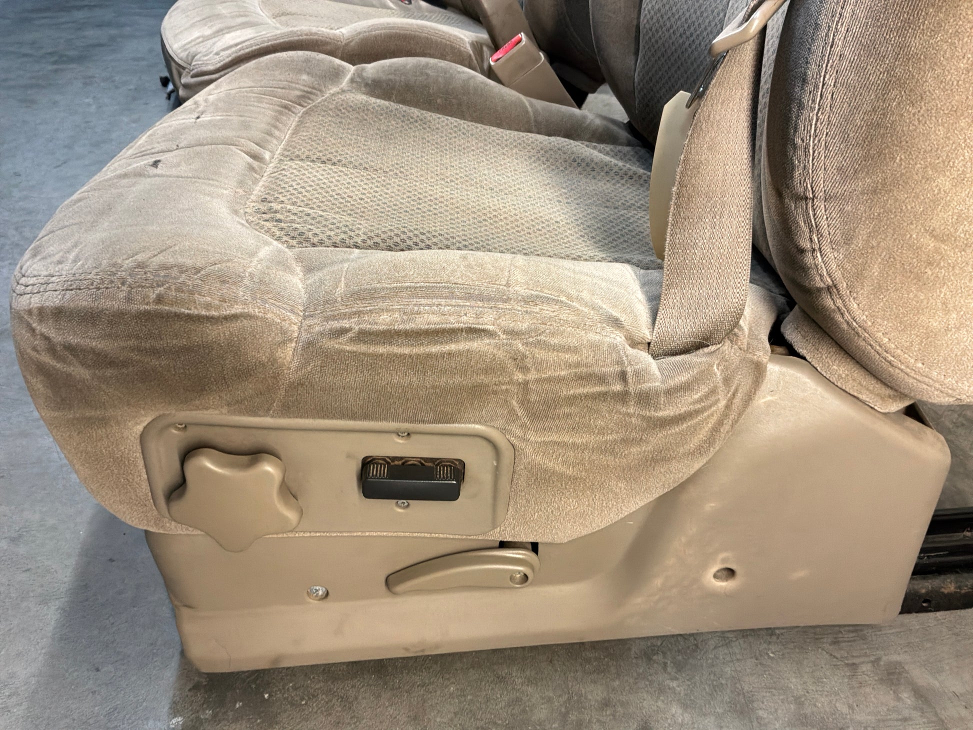 Front seats - Day's Parts Yard