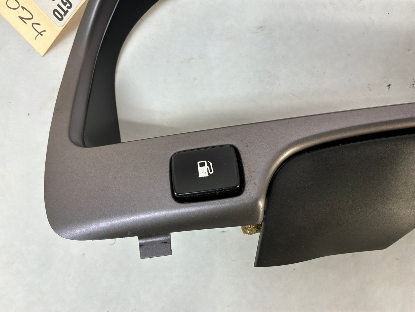2005 Pontiac GTO Instrument Speedometer Gauge Cluster Bezel Trim Panel OEM