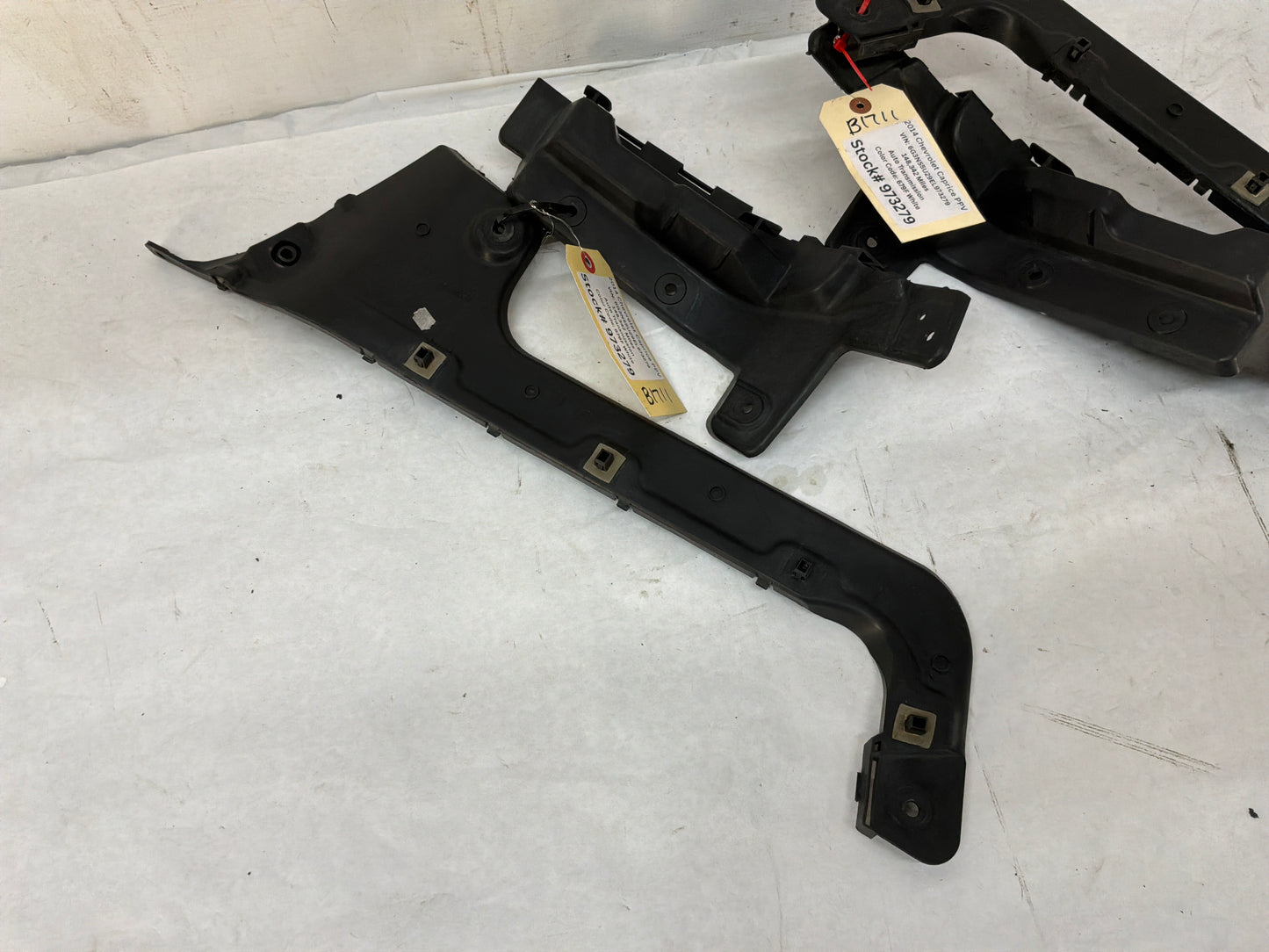 2014 Chevy Caprice RH & LH Rear Bumper Guide Brackets Mounts Supports OEM