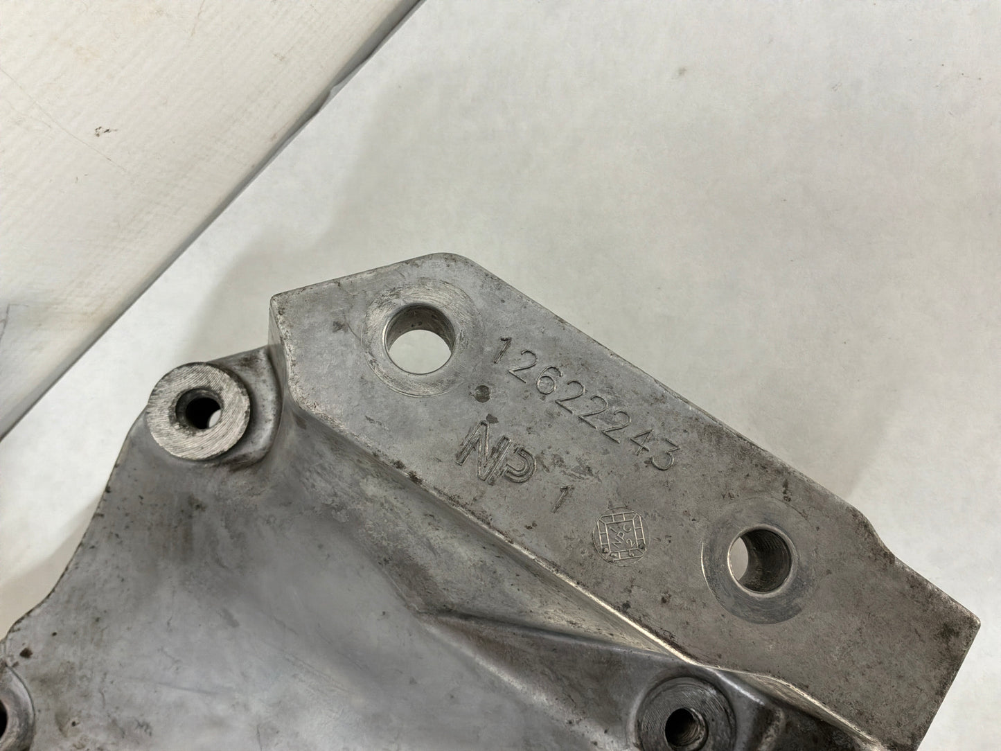 2013 Chevy Camaro ZL1 A/C Air Conditioner Compressor Bracket Mount w/ Hardware OEM