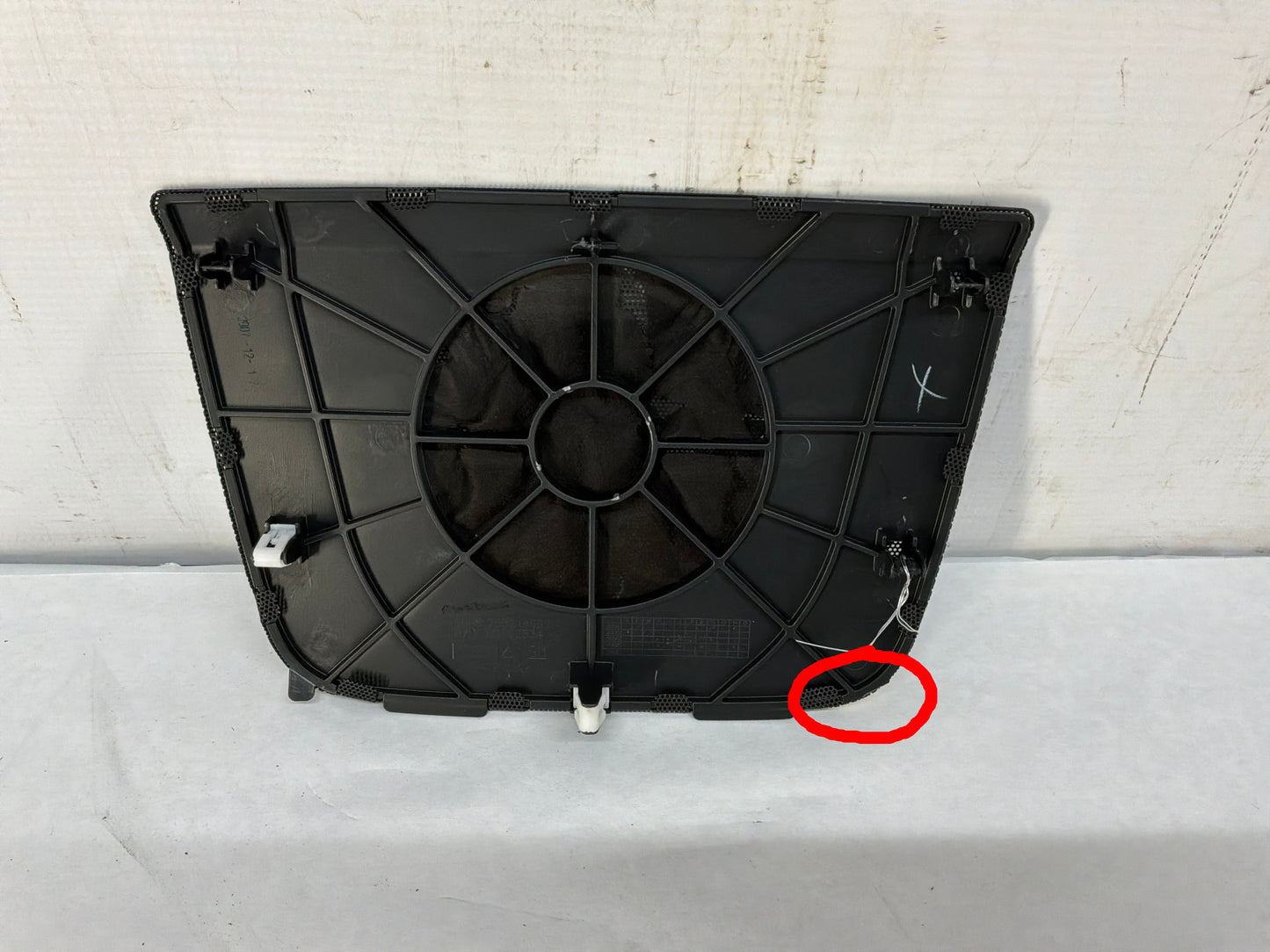2009 Pontiac G8 GT Center Dash Radio Bezel Speaker Cover Grille OEM - Day's Parts Yard