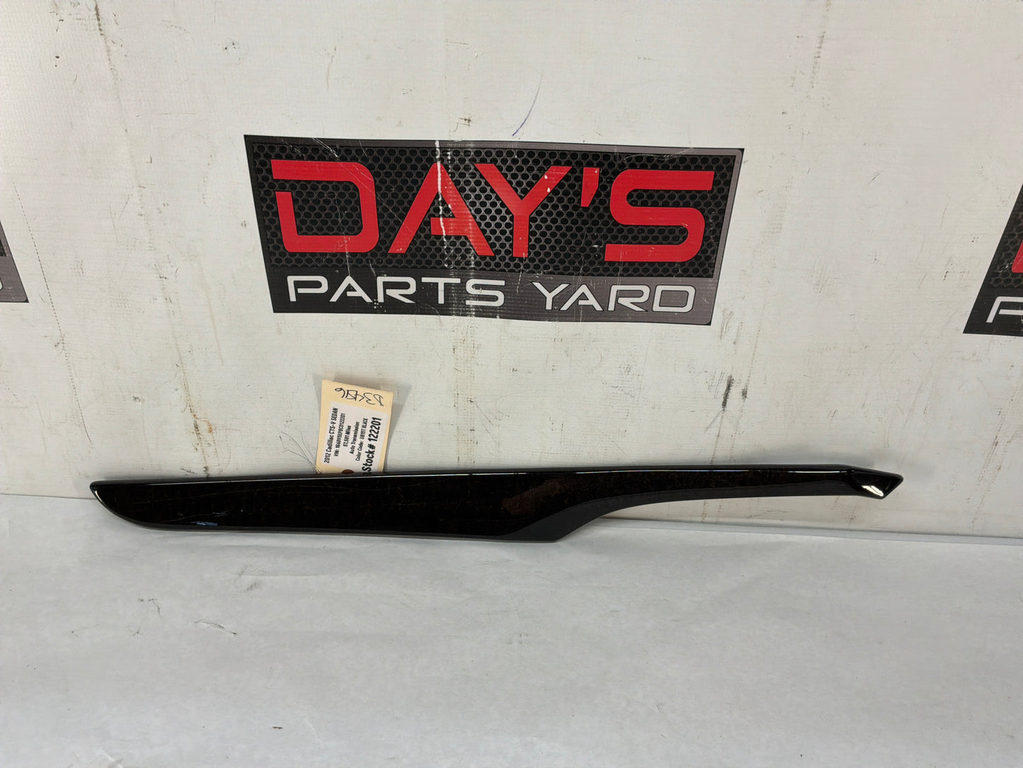 Lh door trim - Day's Parts Yard