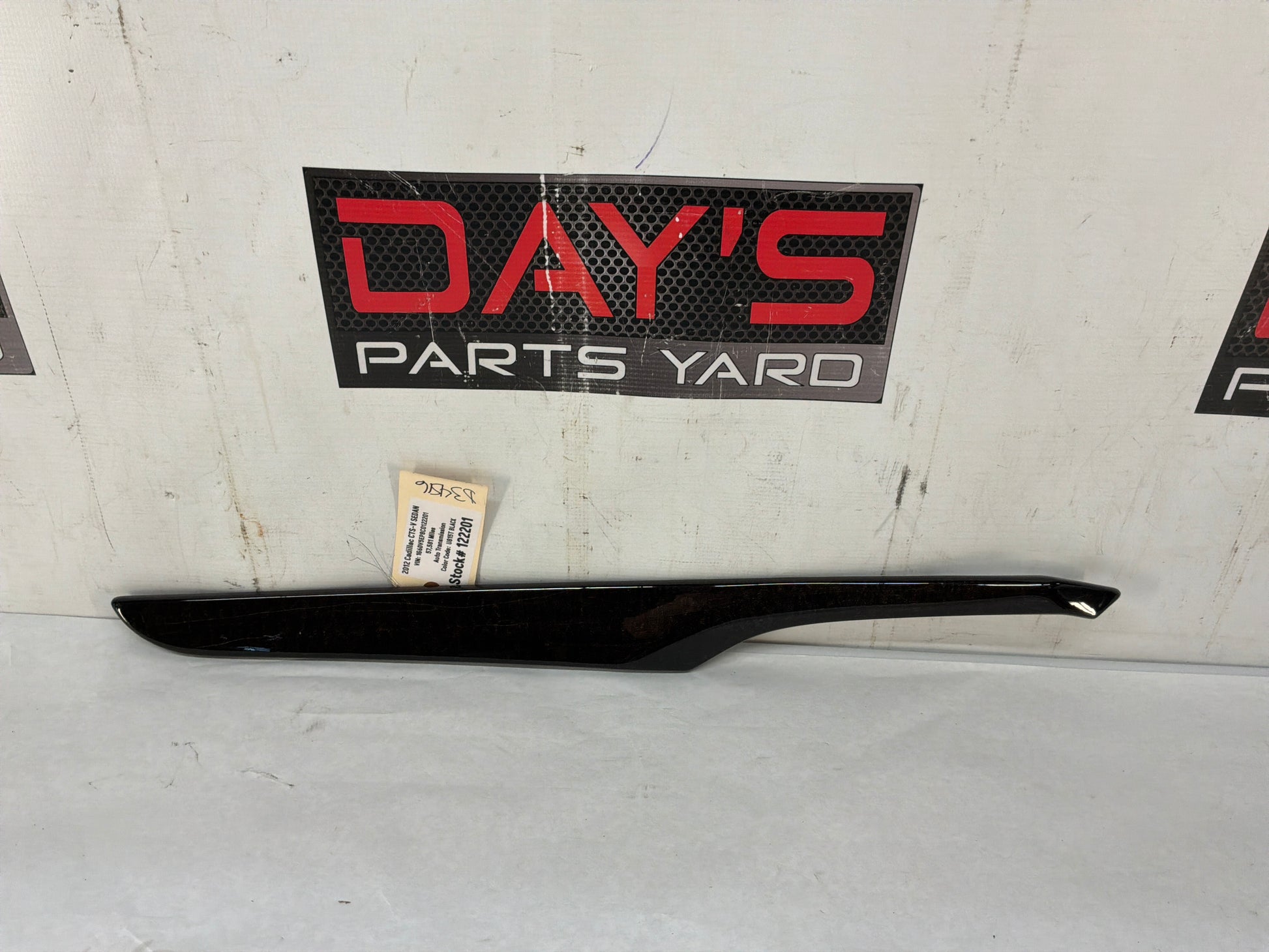 Lh door trim - Day's Parts Yard