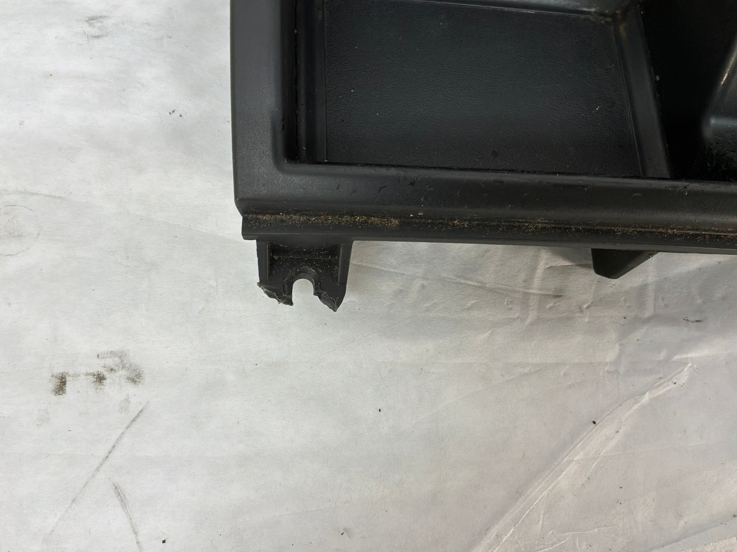 2009 Pontiac G8 GT Lower Radio Center Console Storage Cubby Compartment Assembly OEM - Day's Parts Yard