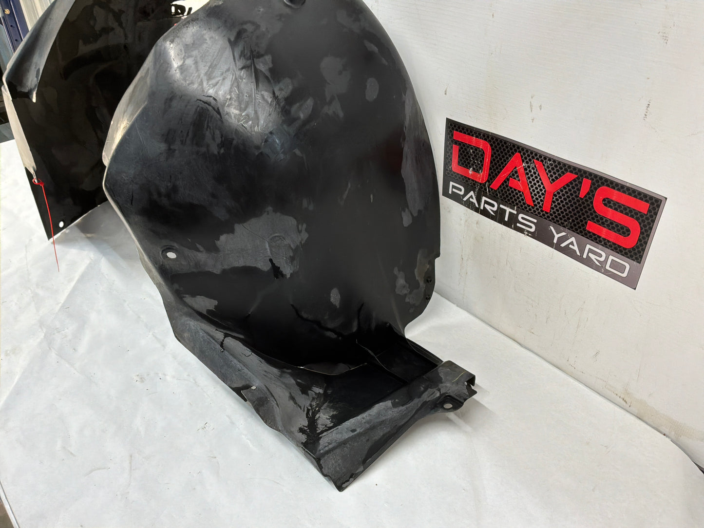 Rh front Wheel liner - Day's Parts Yard