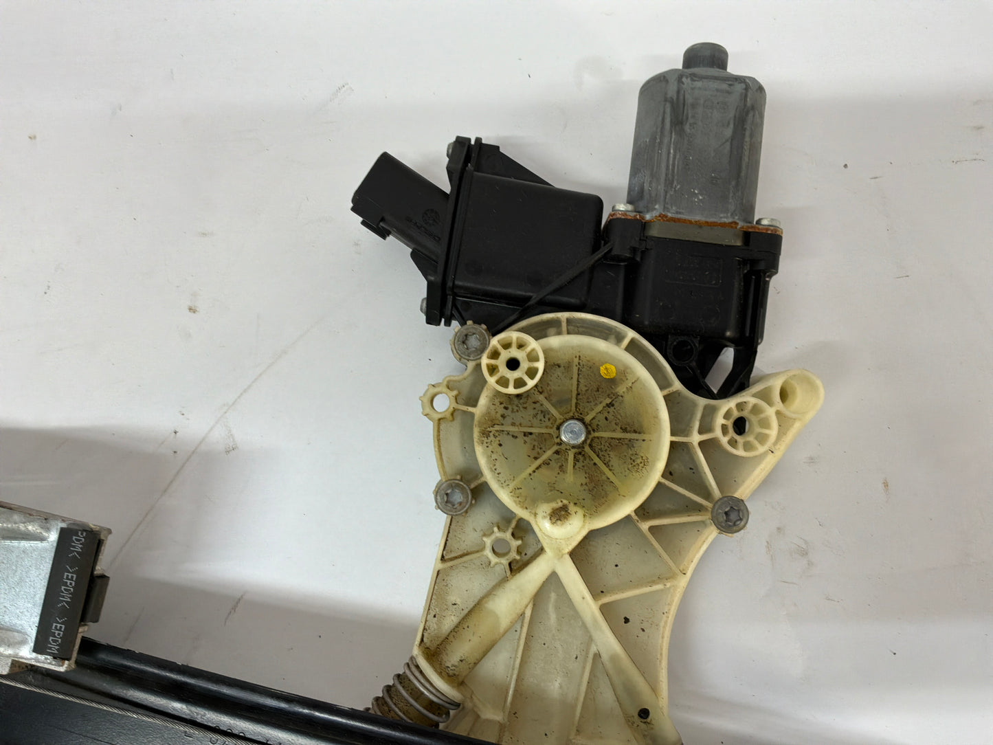 2015 Chevy Camaro SS 1LE LH Driver Front Window Regulator OEM