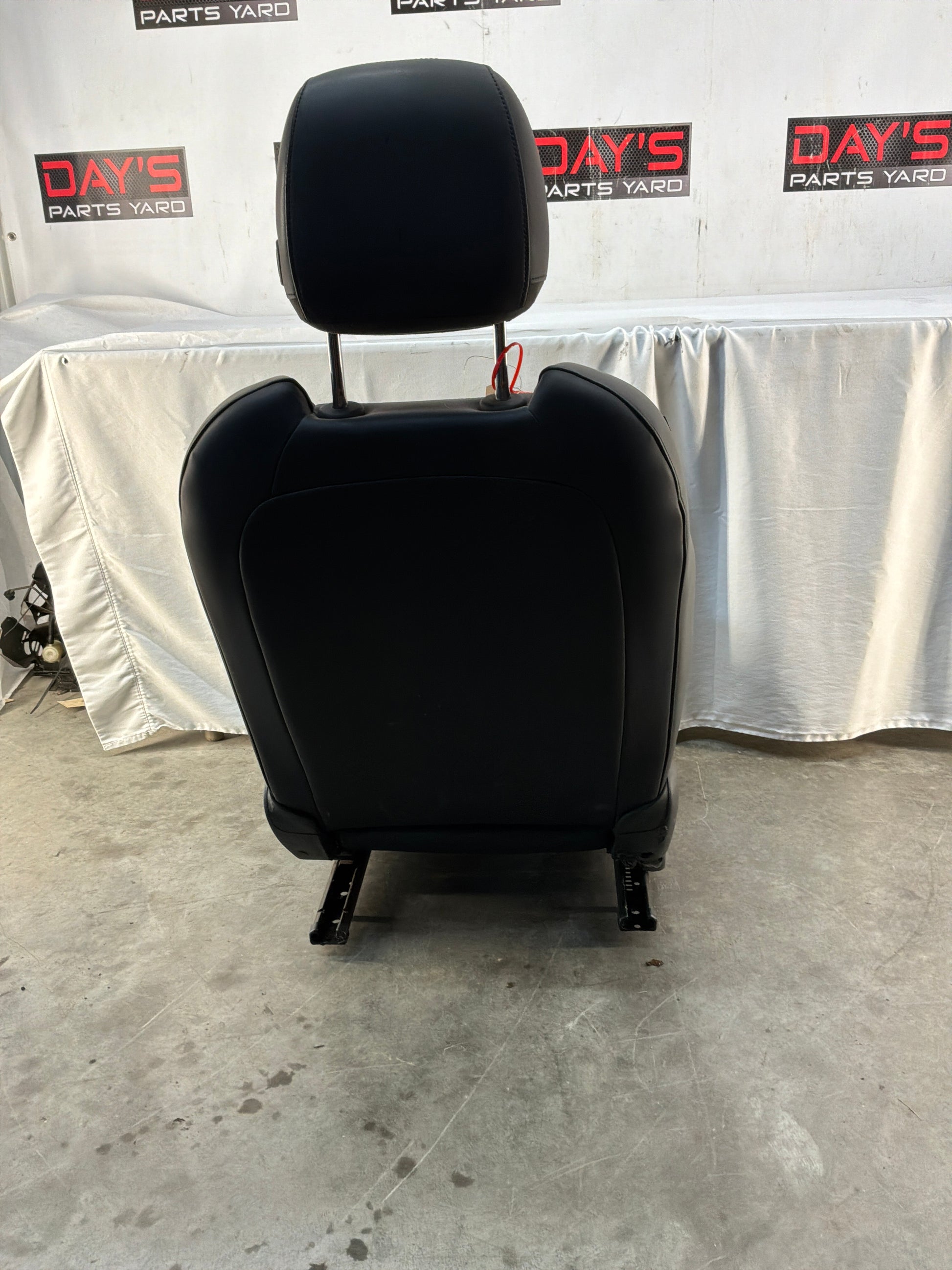 Front seats - Day's Parts Yard