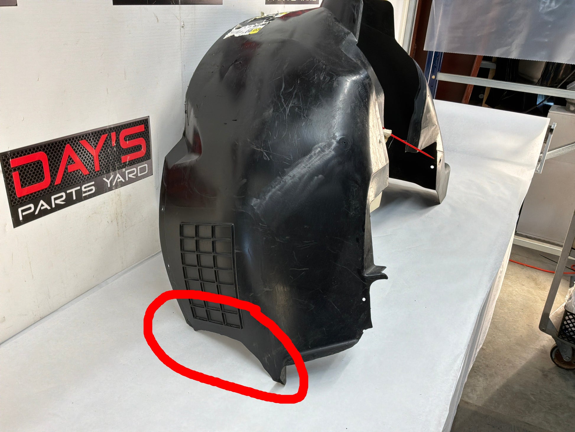 Rh front wheel liner - Day's Parts Yard