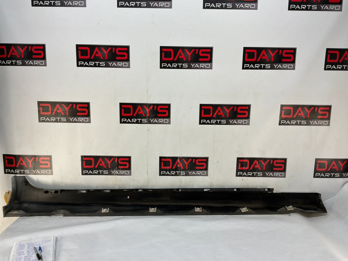 2008 Pontiac G8 Base LH Driver Rocker Molding Side Skirt Panel Trim White OEM
