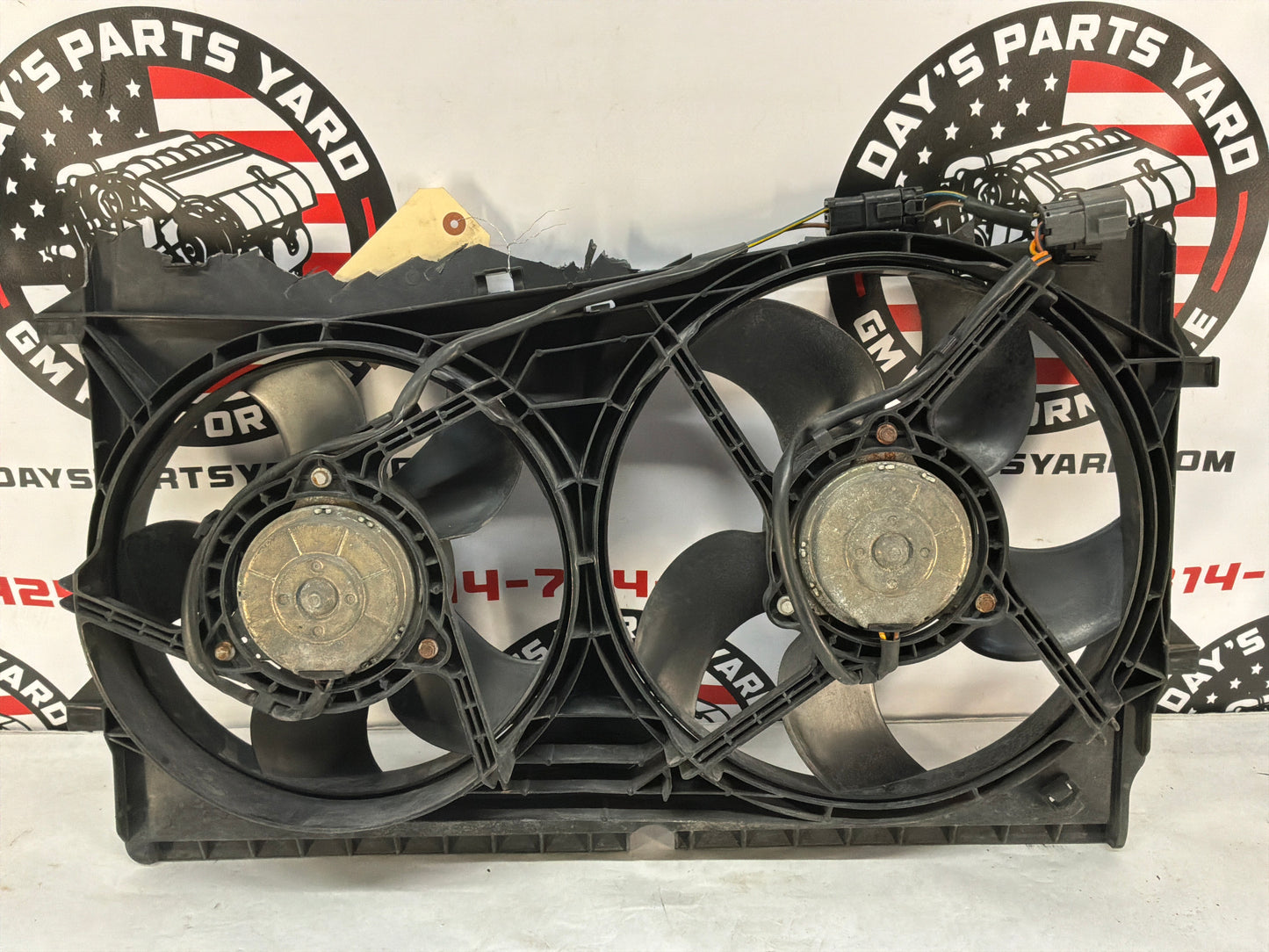 2005 Pontiac GTO Dual Electric Radiator Cooling Fans Shroud Assembly OEM