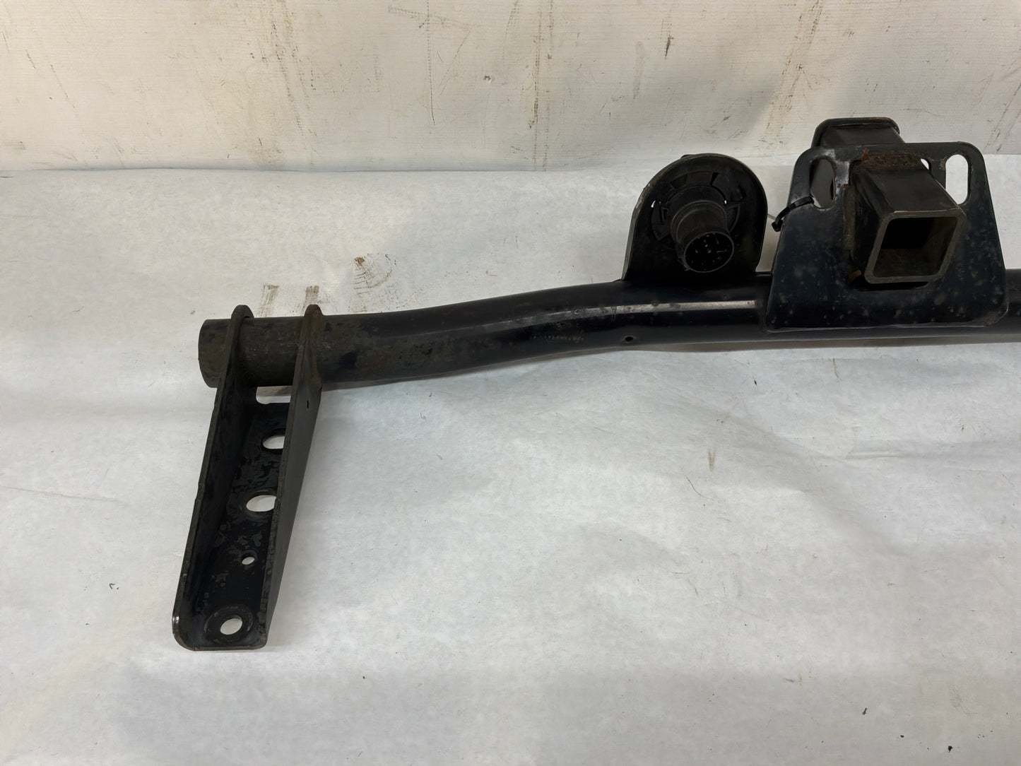 2012 Chevy Avalanche Rear Bumper Tow Trailer Hitch Receiver Bar Support OEM